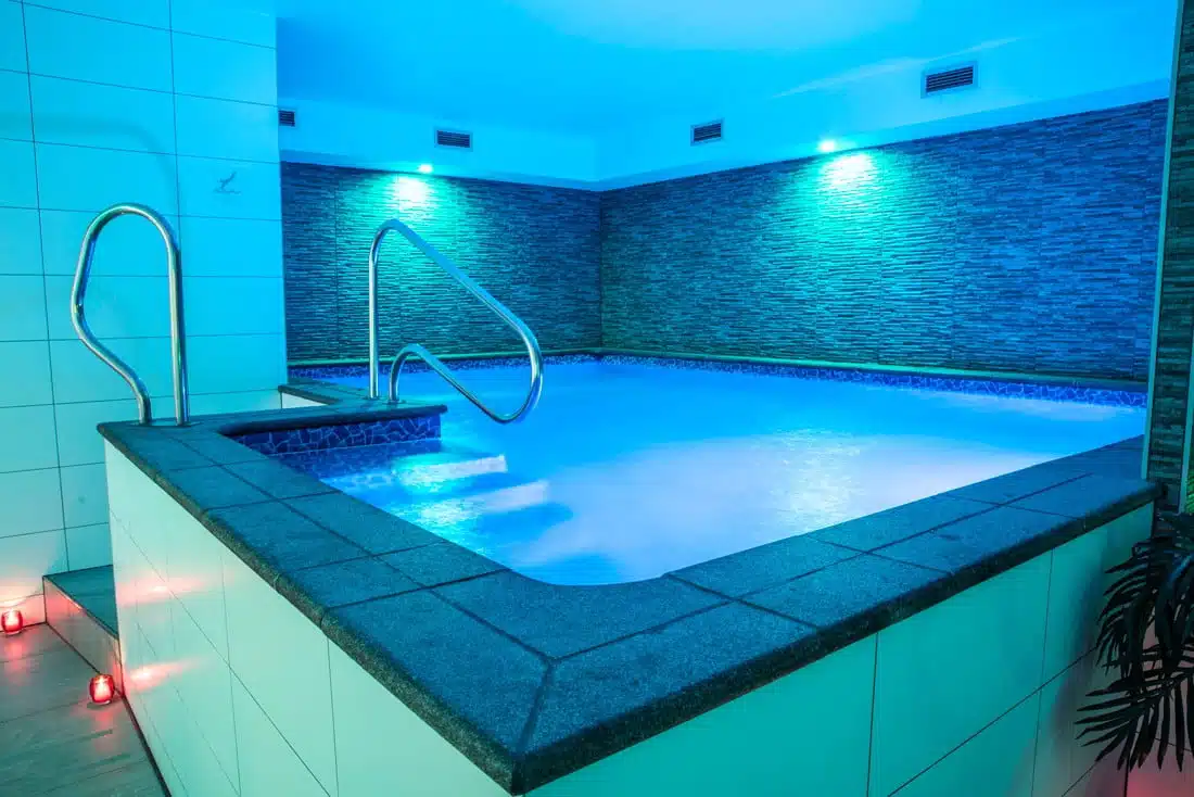 Privé wellness, met groot zwembad, sauna en bubbelbad