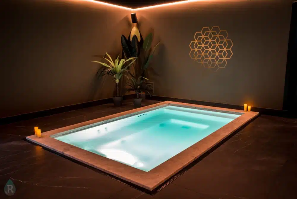 prive sauna met whirlpool, sauna, stoomcabine, lounge en infrarood sunshower