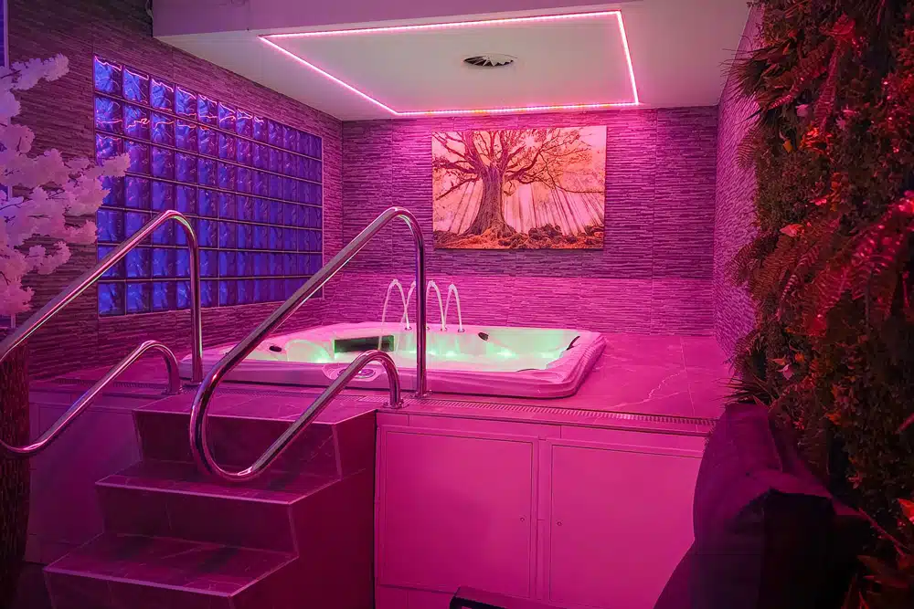 paarse kleur jacuzzi bubbelbad